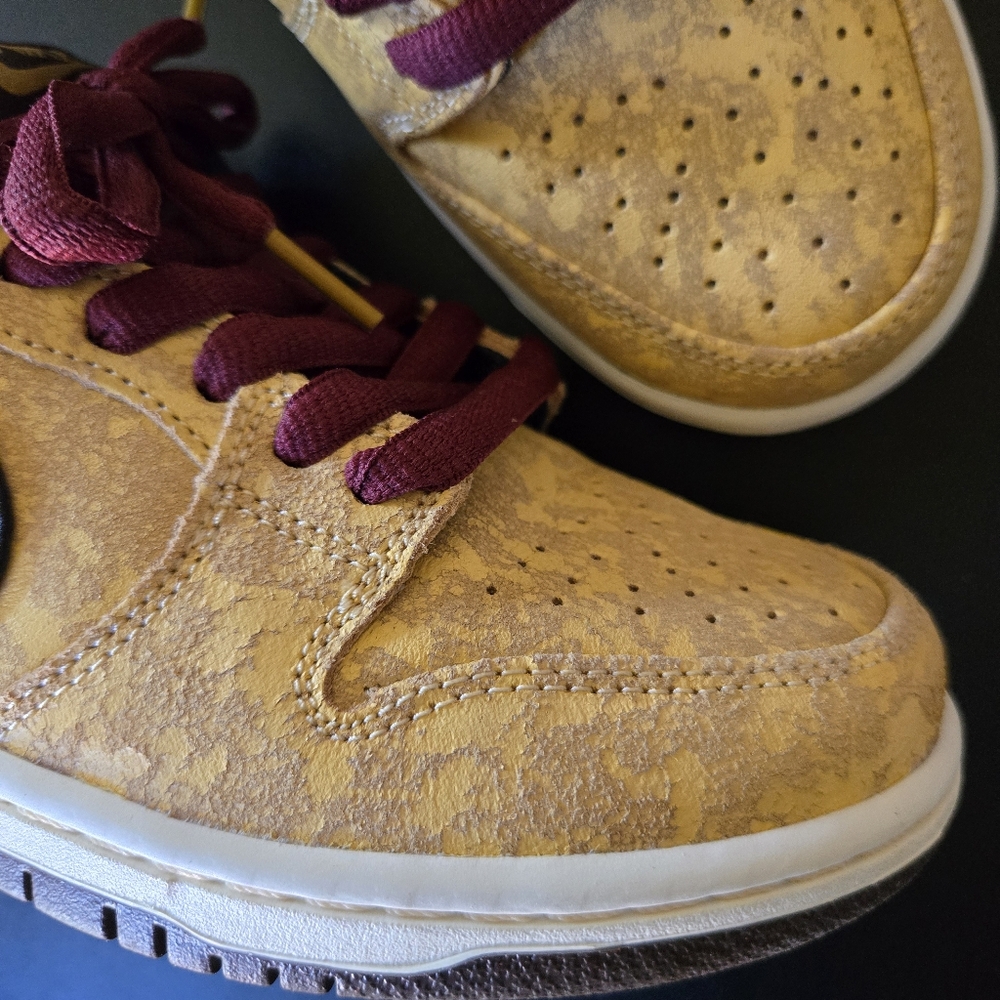 Nike SB Dunk Low Pro City Of Cinema Gold FZ1278-200 Size 6.5 Men Or 8 Women - Picture 4 of 16